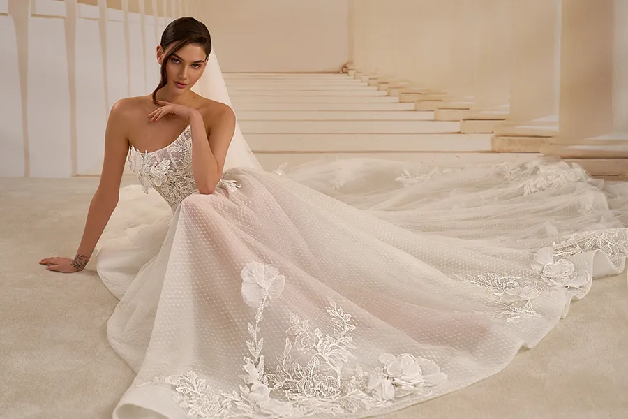 Νέα συλλογή με νυφικά από το Mon Amour Bridal στην Θεσσαλονίκη Νέα συλλογή με νυφικά από το Mon Amour Bridal στην Θεσσαλονίκη