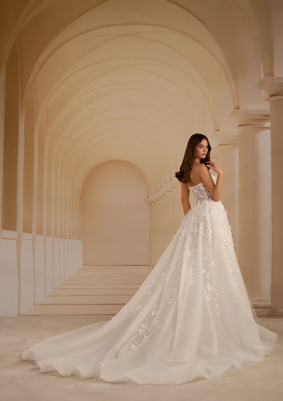 Νυφικό Klear | Νυφικά φορέματα και είδη γάμου Mon Amour Bridal