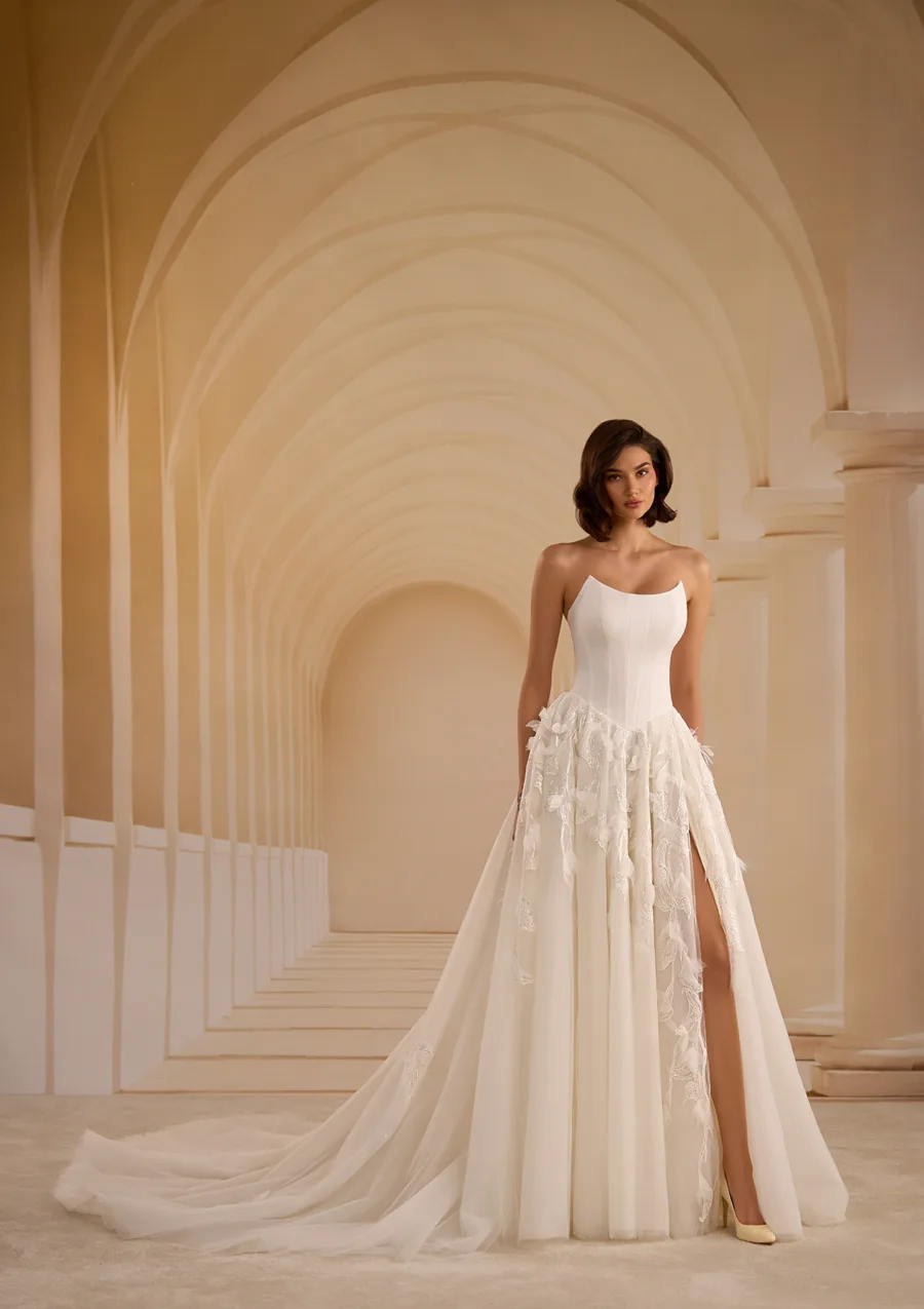 Νυφικό Kristine | Νυφικά φορέματα και είδη γάμου Mon Amour Bridal